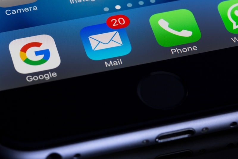 phone screen with Google, Mail, Phone and WhatsApp widgets shown. The Mail widget shows 20 emails received.